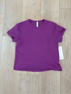 Lululemon train to be tee